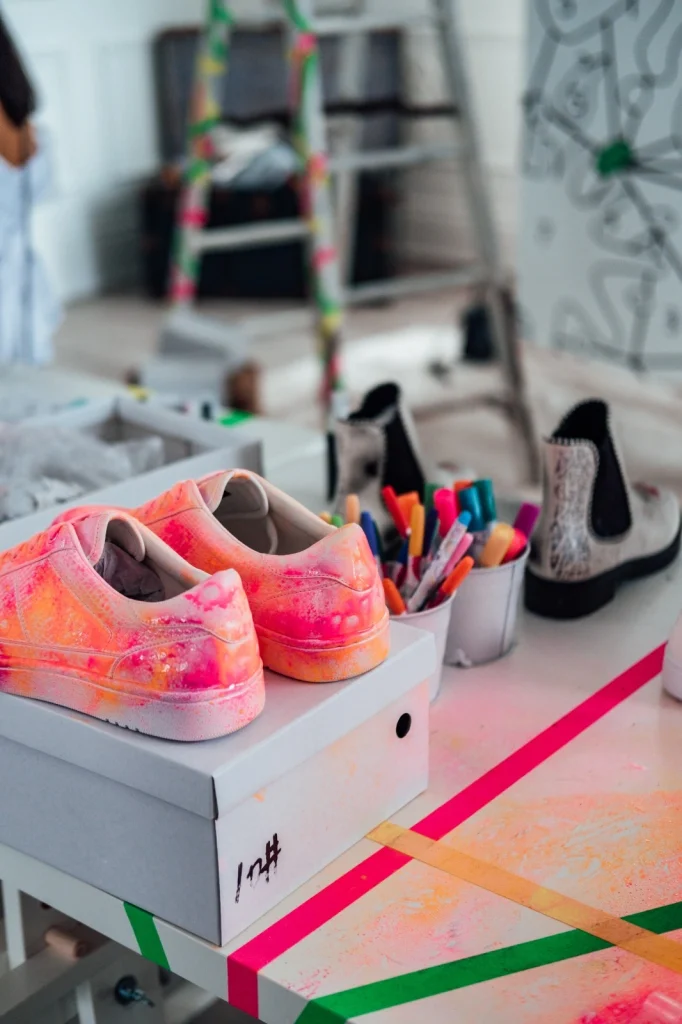 the Material of Shoes for Remove Spray Paint