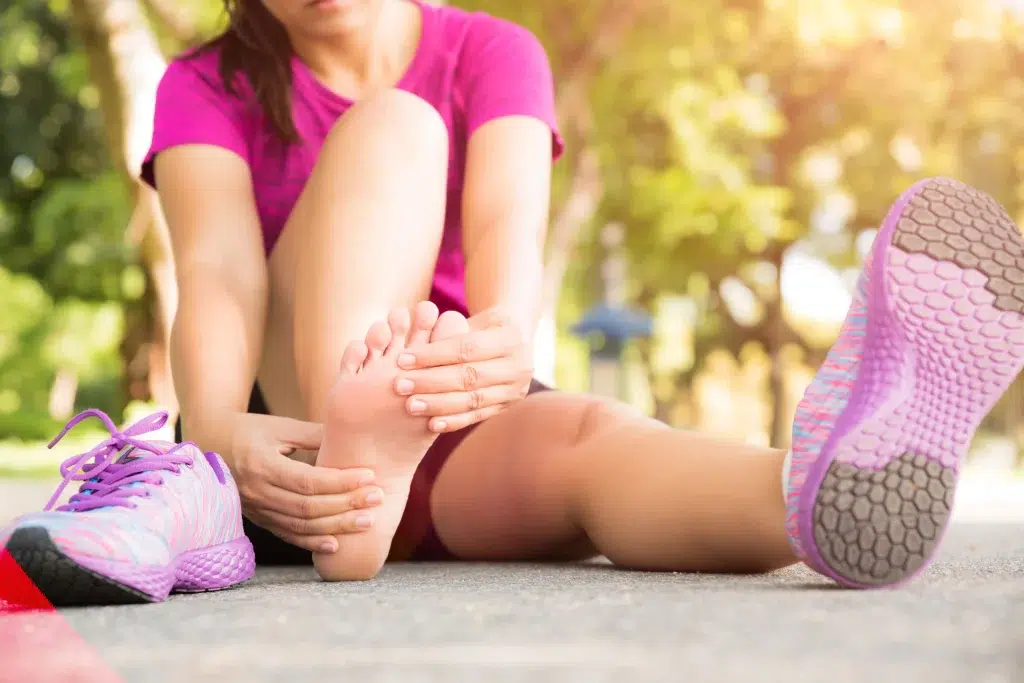 Impact of tennis shoes on knee health